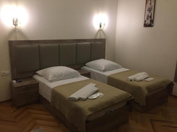 Guest House Rafael Тбилиси Экстерьер фото
